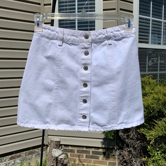 Forever 21 Dresses & Skirts - Forever 21 White Denim Skirt - Size Small